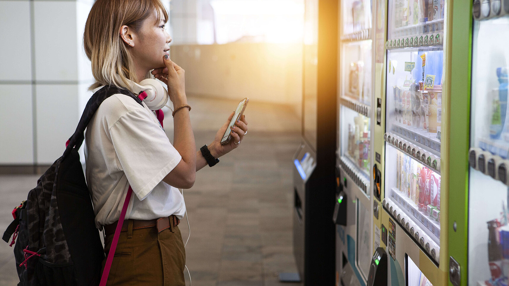 Solenoid lock with microswitch for vending machines | KENDRION